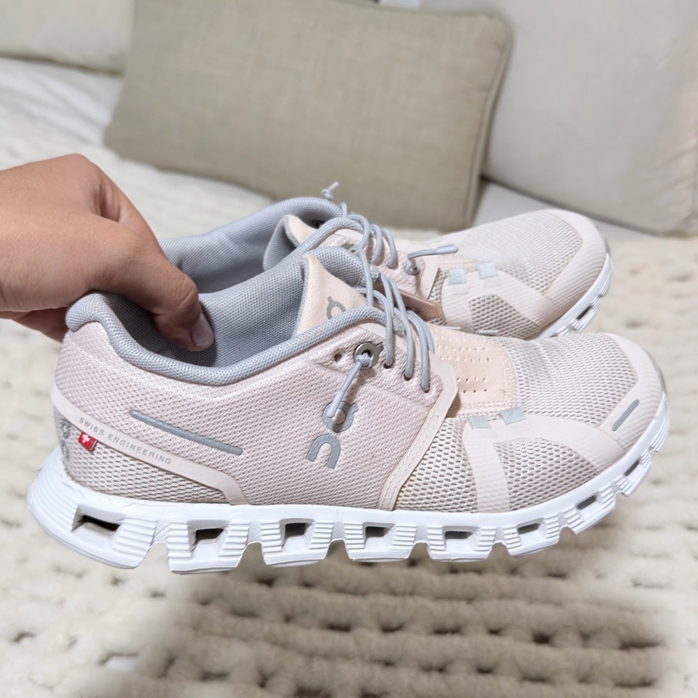 Light Pink Women's on cloud Athletic Sneakers